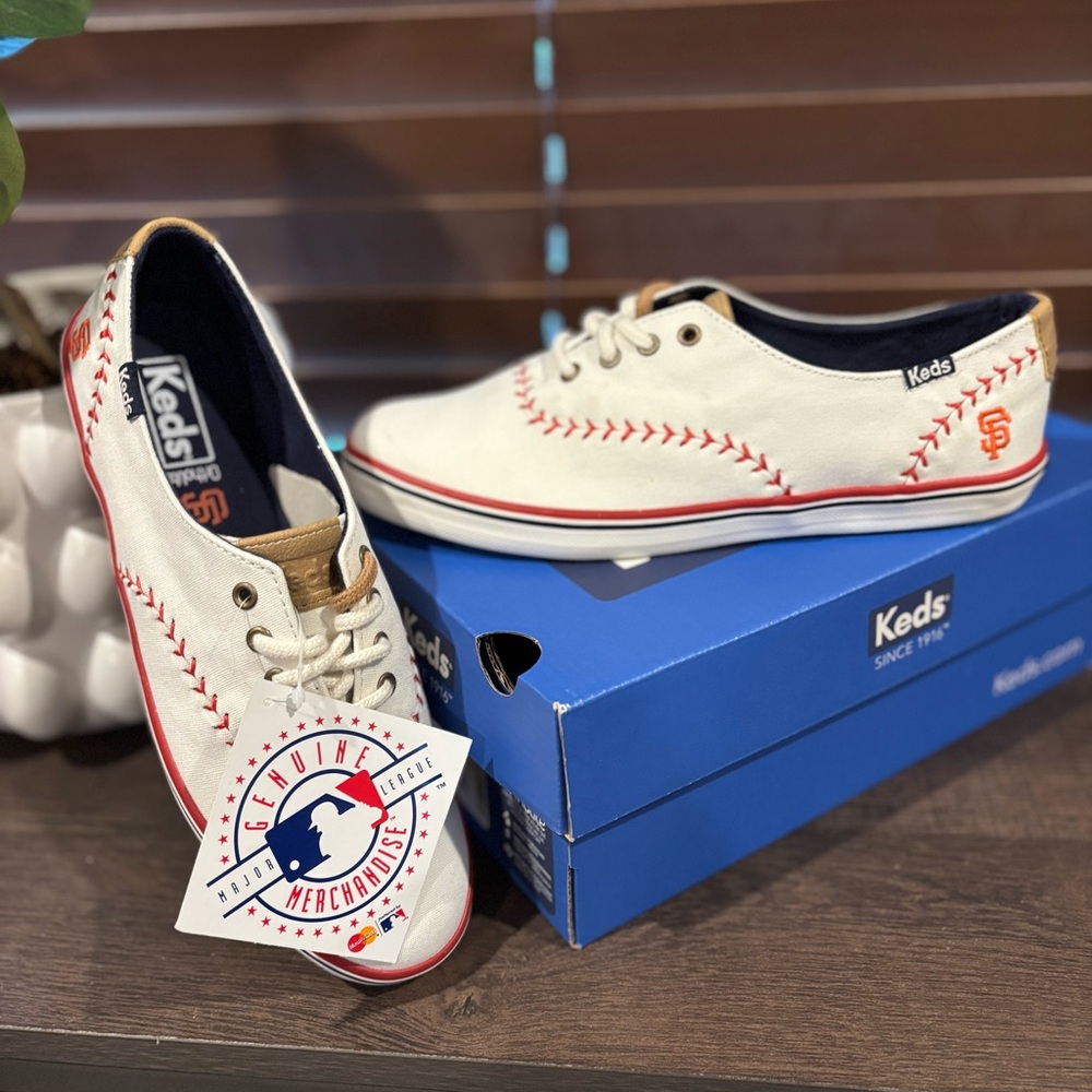 NWT Keds - San Francisco Giants Champion Canvas LaceUp Sneaker - Size 6